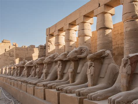  De Oorlog van de Tempel van Karnak: Een Mythische Botsing tussen Twee Machtige Koningen